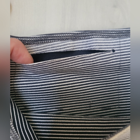 Nike Leggings Size Medium Gray, Black & White NWOT Rare - Picture 5 of 10